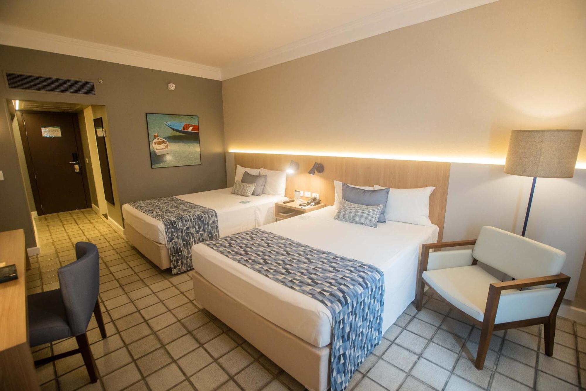 Hotel Deville Prime Salvador Exterior foto A room at the hotel