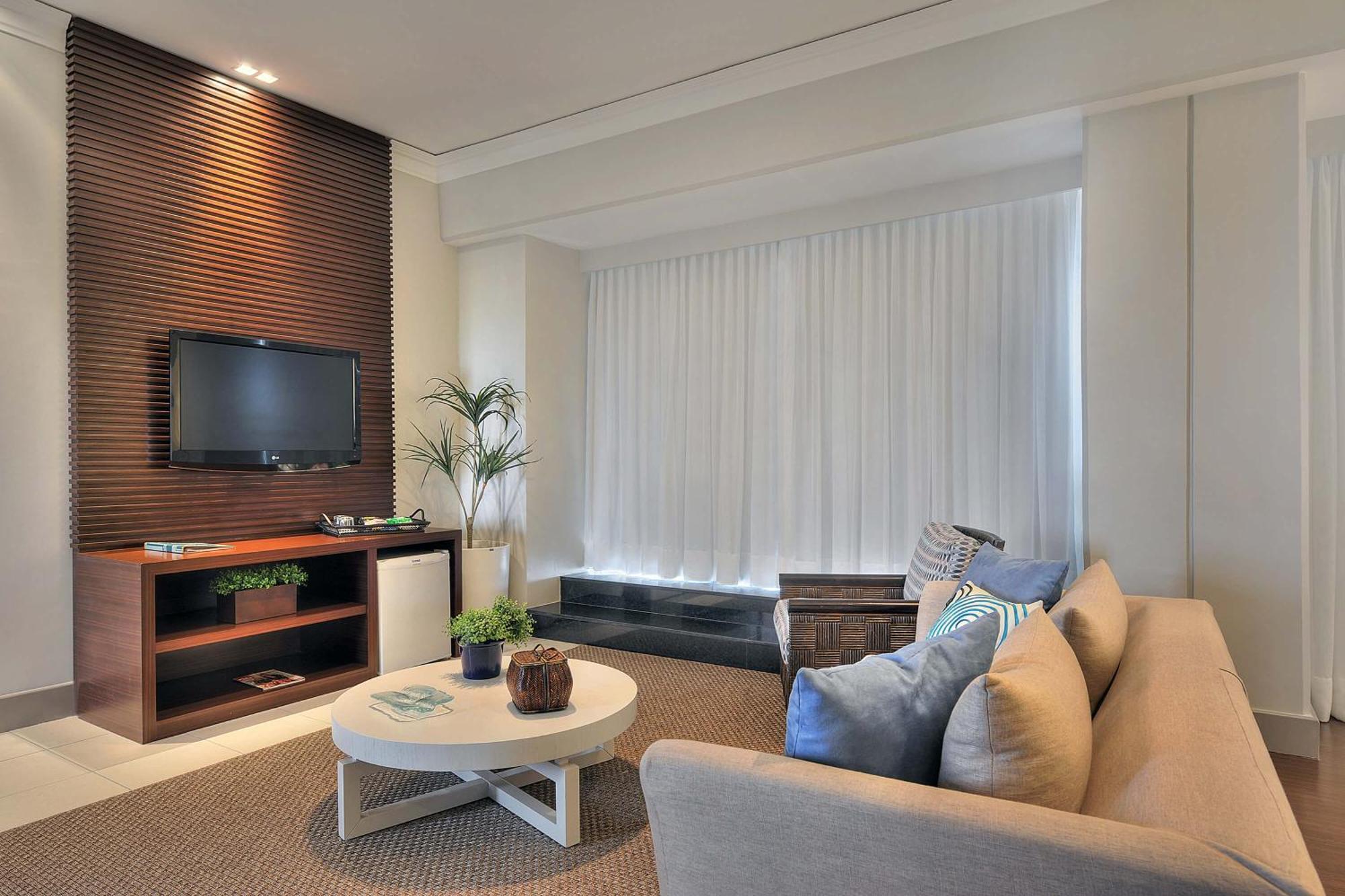 Hotel Deville Prime Salvador Exterior foto A living room with a television