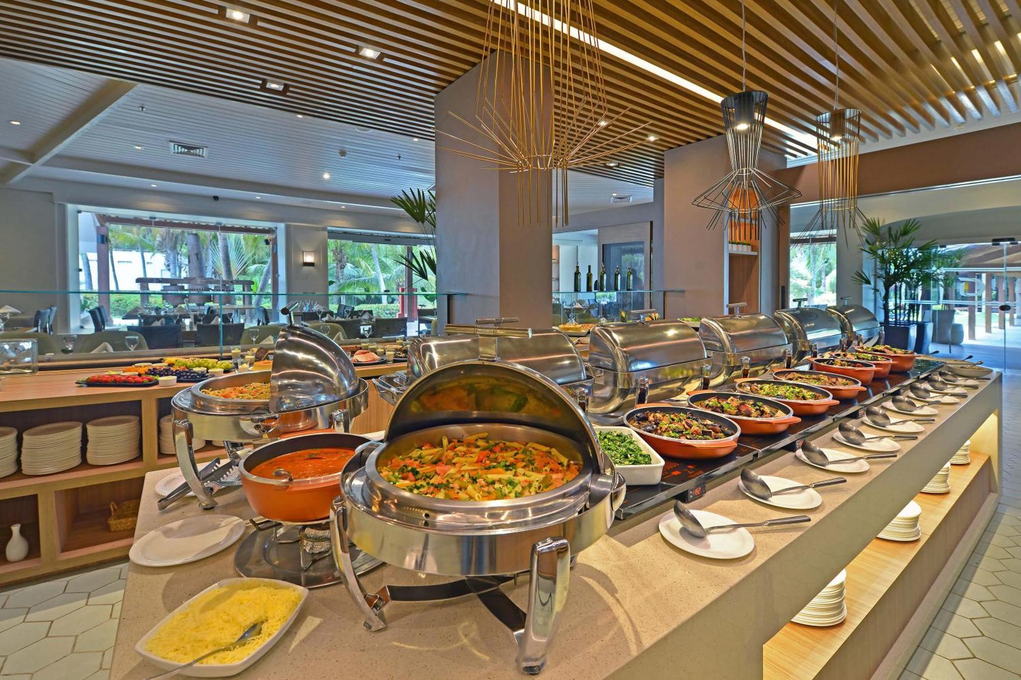 Hotel Deville Prime Salvador Exterior foto A buffet at a hotel