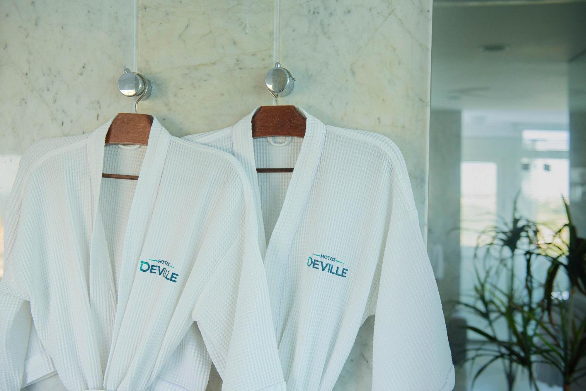 Hotel Deville Prime Salvador Exterior foto Two bathrobes
