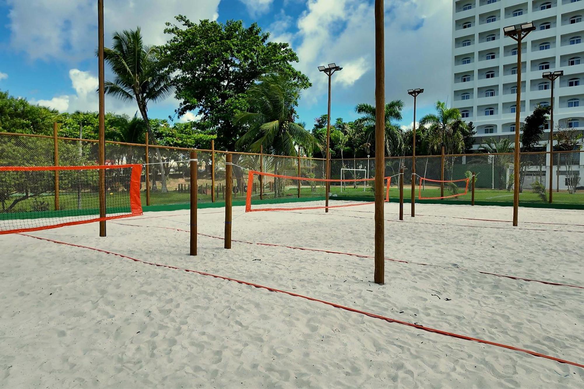 Hotel Deville Prime Salvador Exterior foto A beach tennis court
