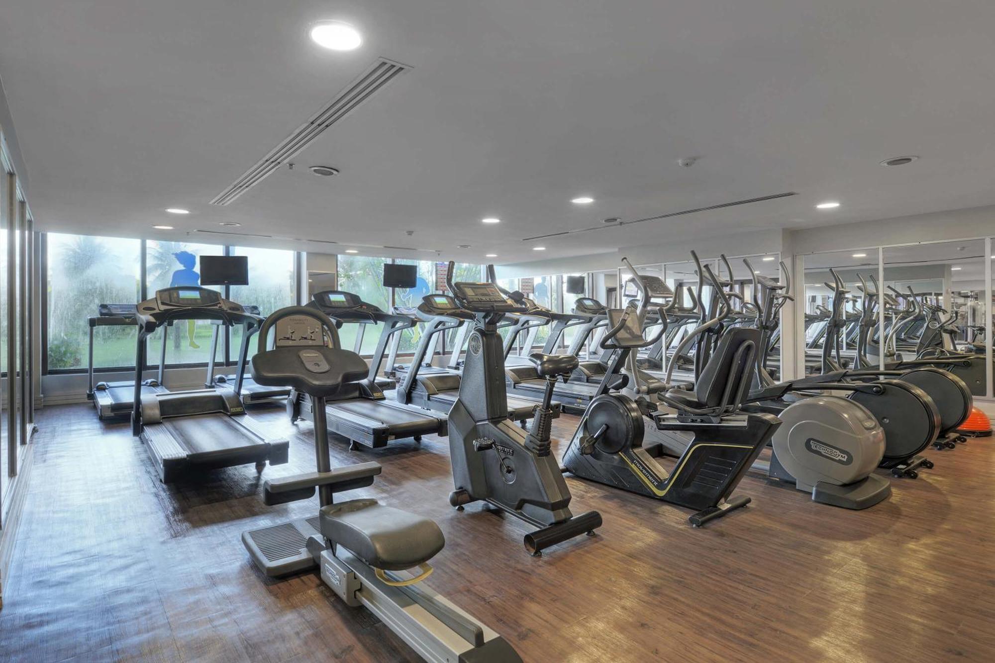 Hotel Deville Prime Salvador Exterior foto The gym at the hotel