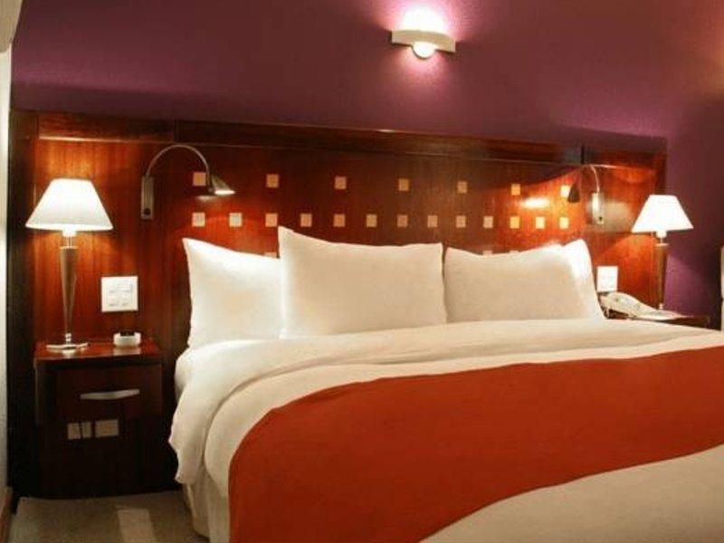 Hotel Deville Prime Salvador Exterior foto A typical room at the hotel