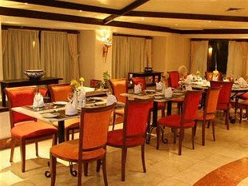 Hotel Deville Prime Salvador Exterior foto The interior of the restaurant